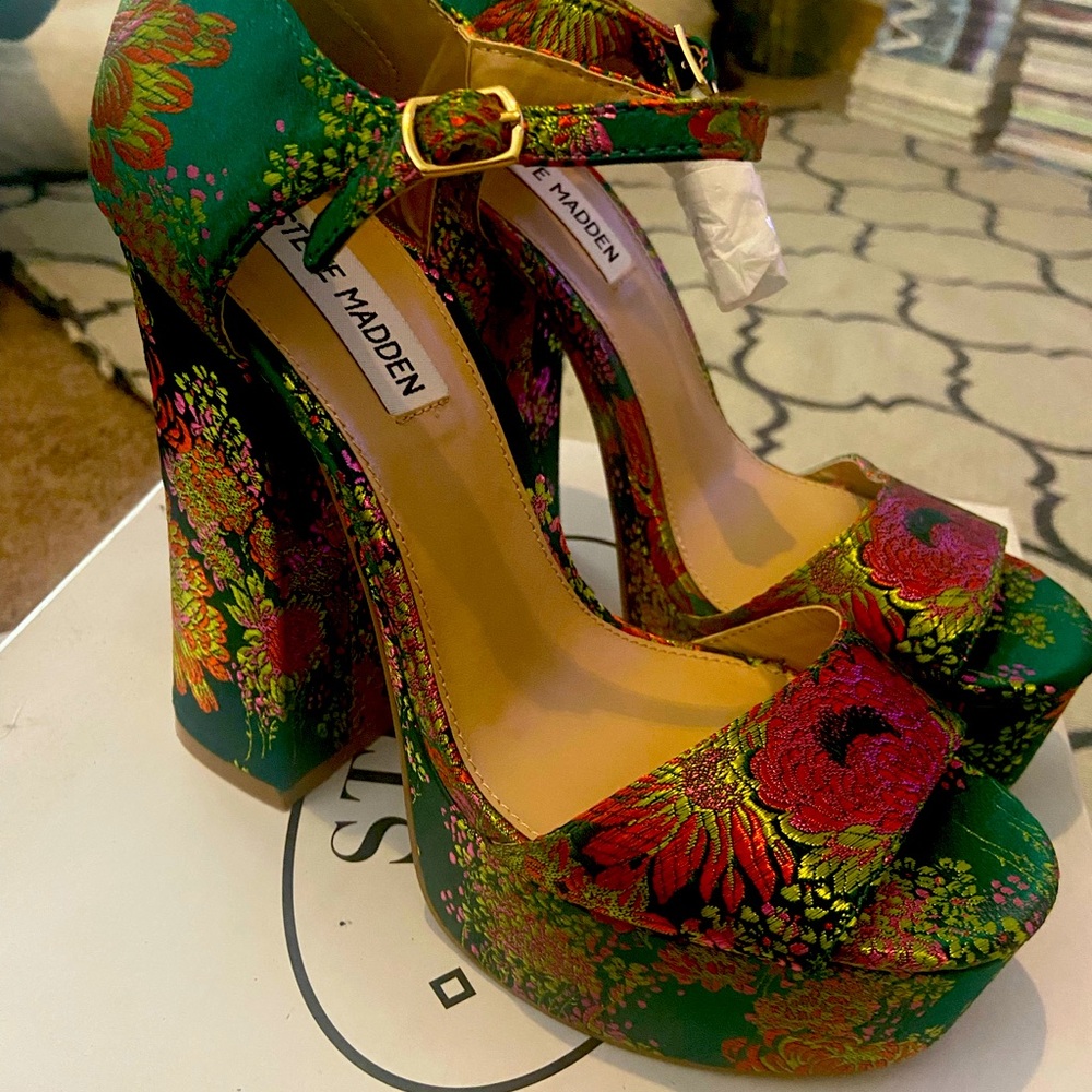 Steve Madden platforms brand new!